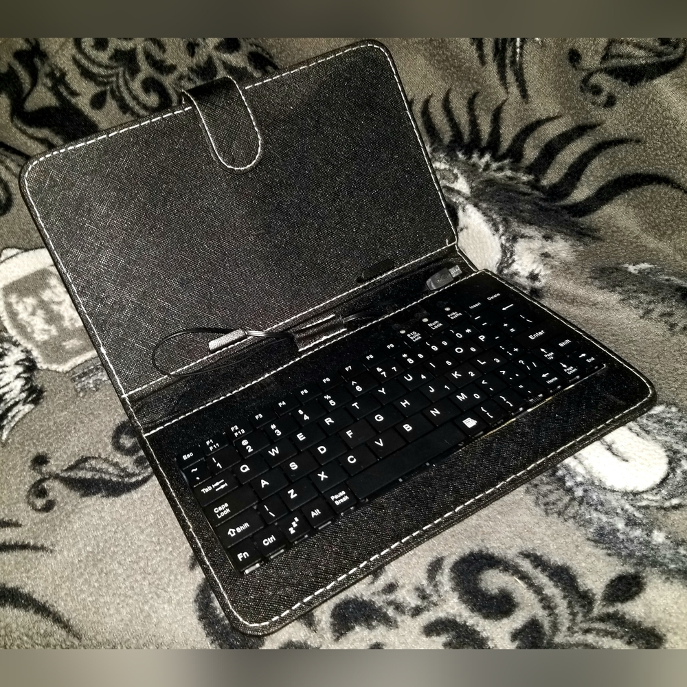 Black 7 Inch Tablet Cover W/ Keyboard & Stand